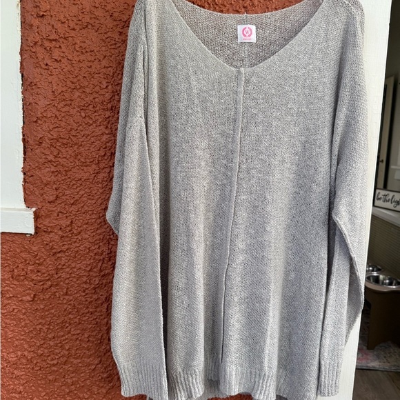 Women’s Grey V-Neck Sweater Mesh Knit Style Wanna B Size Large Lightweight - Picture 1 of 5